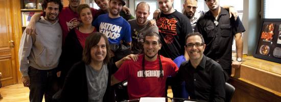 DELAHOJA firma por SONY MUSIC